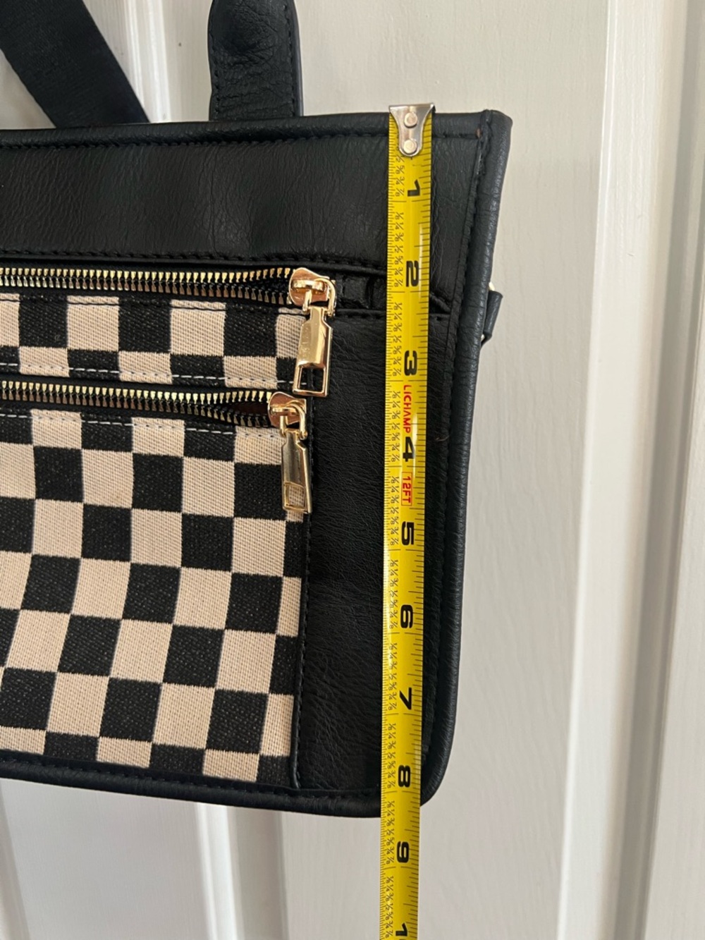 Crossbody Black Checkered Tote/ purse nwot shoulder strap mint condition - Picture 3 of 6